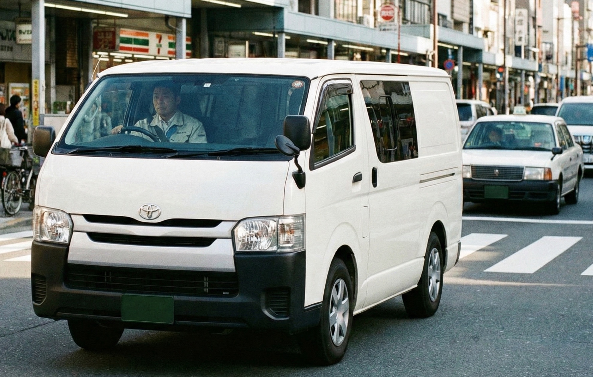 新日本ウエックス株式会社 東京都江東区東砂8丁目25-5の正社員 ワンボックスドライバー求人イメージ